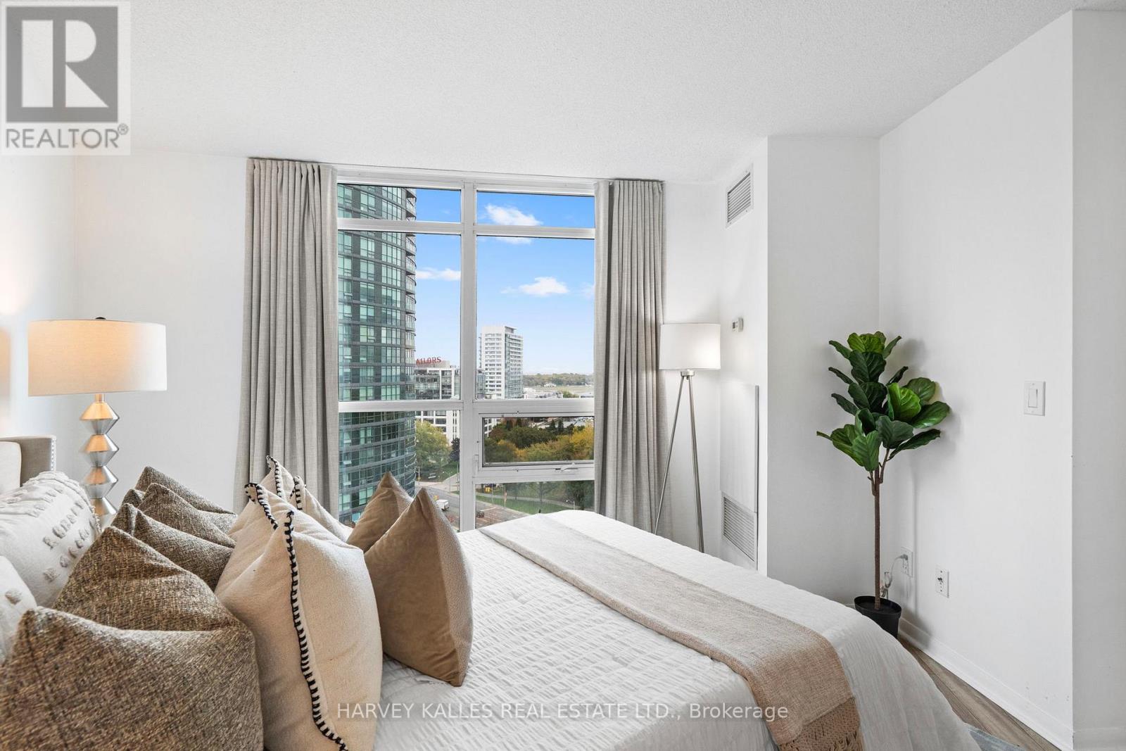 1608 - 219 Fort York Boulevard, Toronto, Ontario  M5V 1B1 - Photo 18 - C12484184