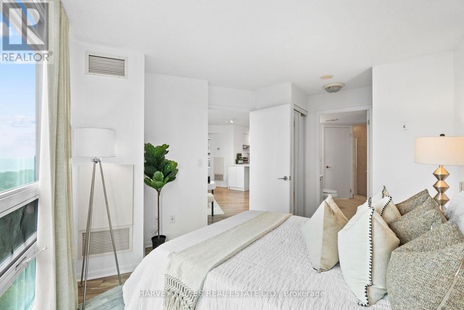 1608 - 219 Fort York Boulevard, Toronto, Ontario  M5V 1B1 - Photo 19 - C12484184