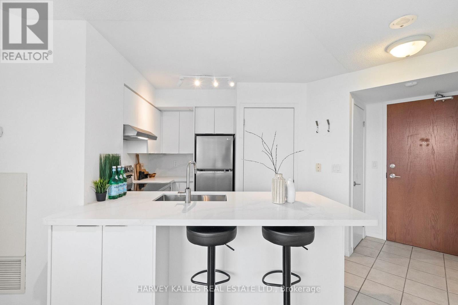 1608 - 219 Fort York Boulevard, Toronto, Ontario  M5V 1B1 - Photo 4 - C12484184