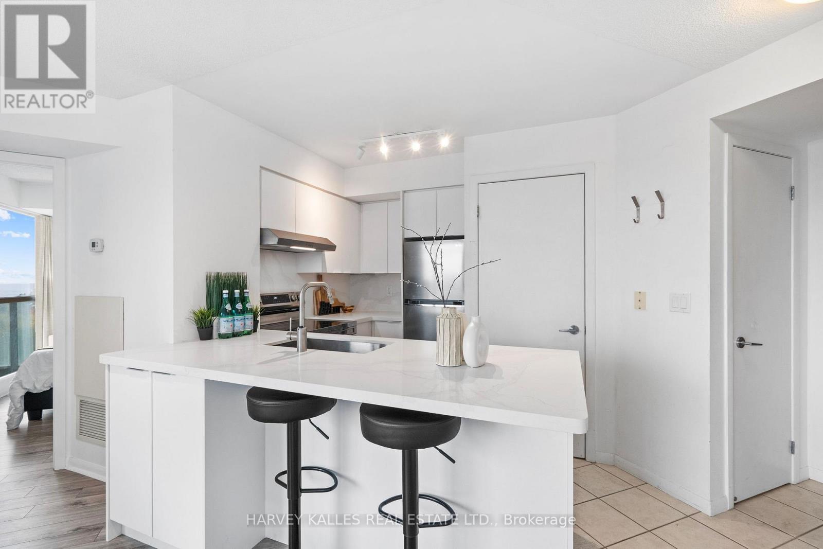 1608 - 219 Fort York Boulevard, Toronto, Ontario  M5V 1B1 - Photo 5 - C12484184