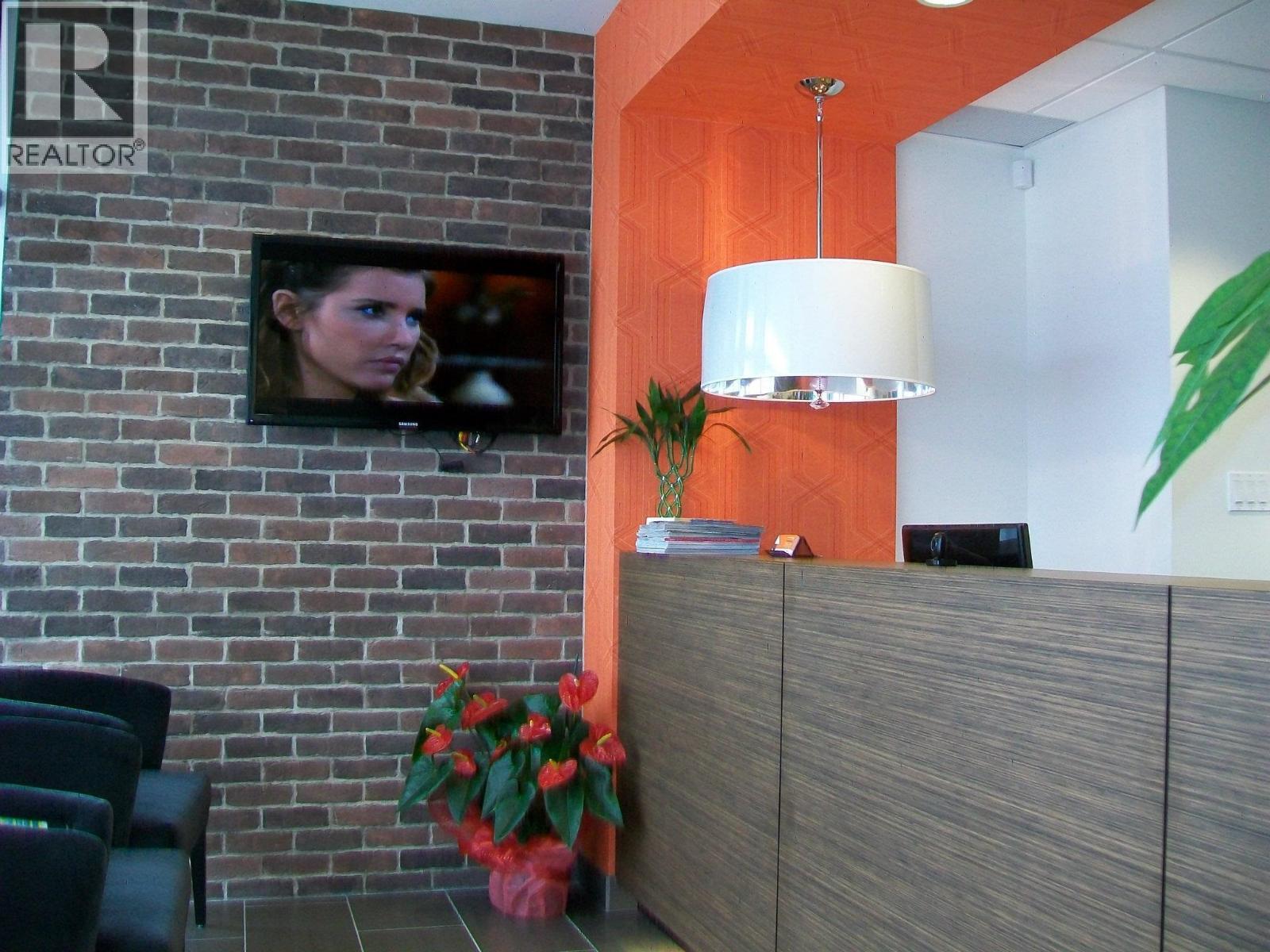 Listing Picture 4 of 40 : 120 8228 WESTMINSTER HIGHWAY, Richmond / 烈治文 - 魯藝地產 Yvonne Lu Group - MLS Medallion Club Member