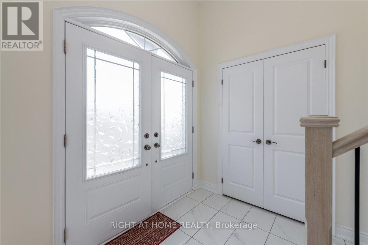 78 Lorne Thomas Place, New Tecumseth, Ontario  L9R 0V8 - Photo 3 - N12484149