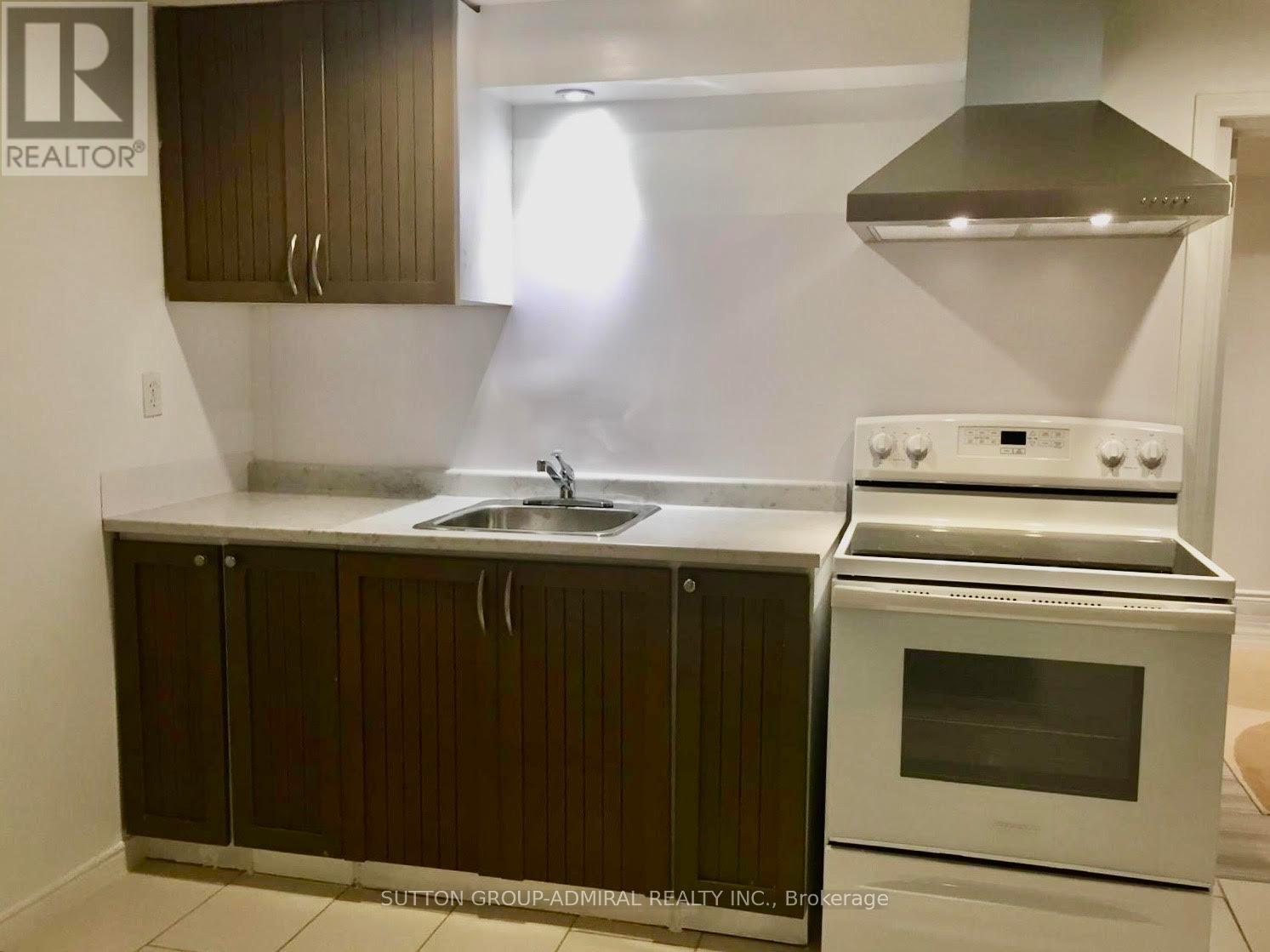 10 Charnwood Place, Markham, Ontario  L3T 5H3 - Photo 2 - N12484205