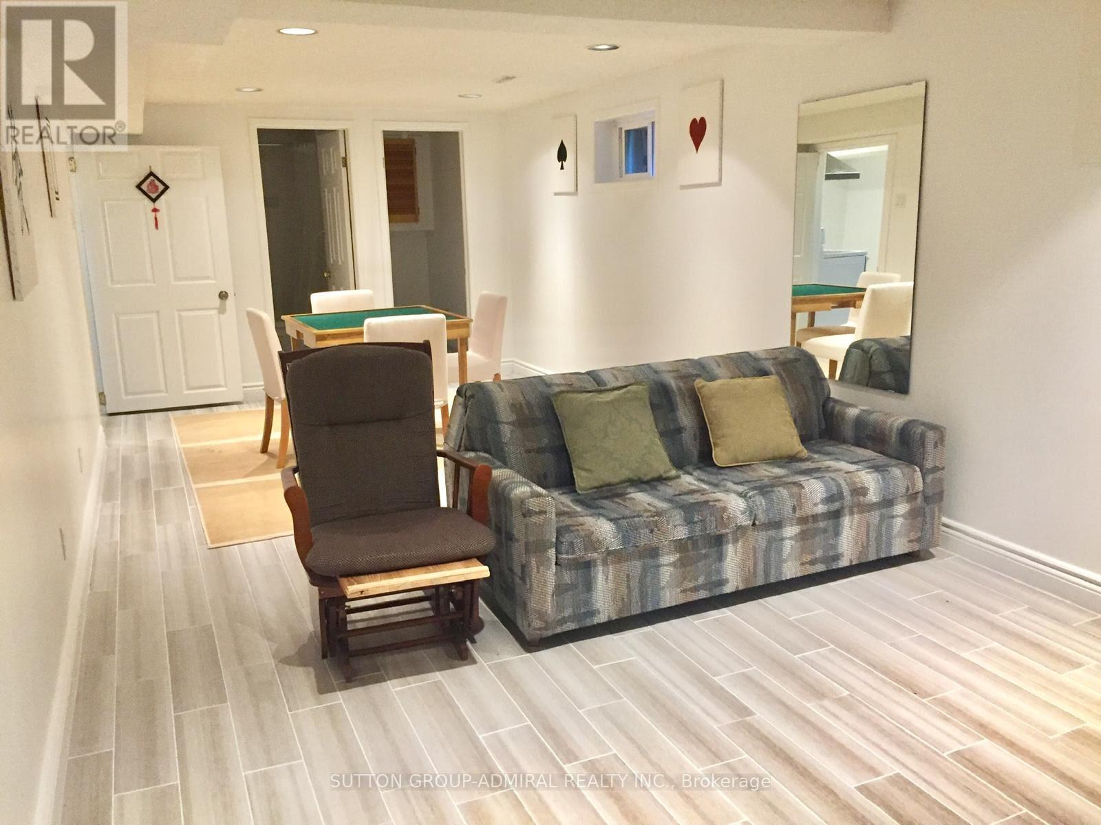 10 Charnwood Place, Markham, Ontario  L3T 5H3 - Photo 3 - N12484205