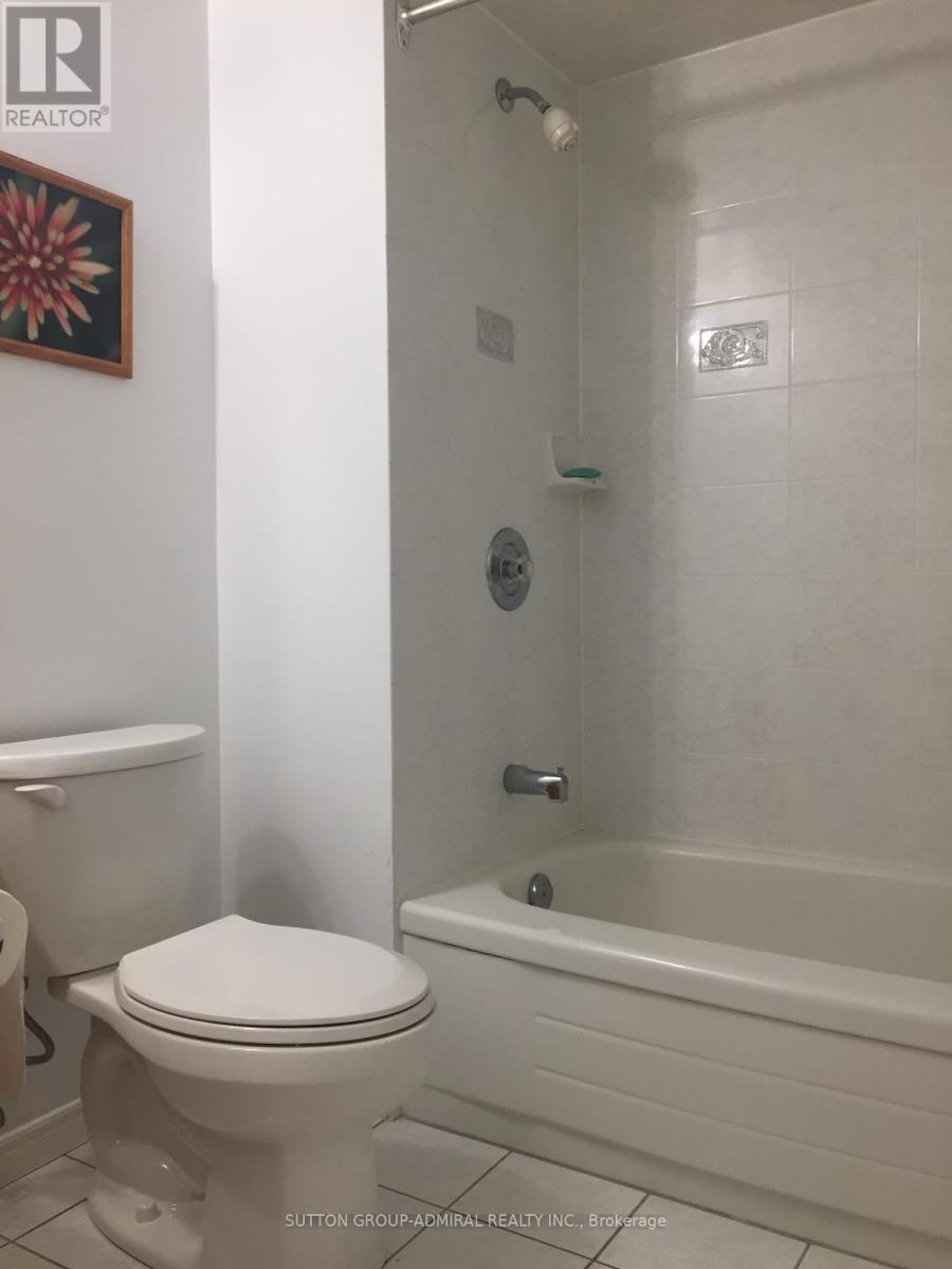 10 Charnwood Place, Markham, Ontario  L3T 5H3 - Photo 5 - N12484205