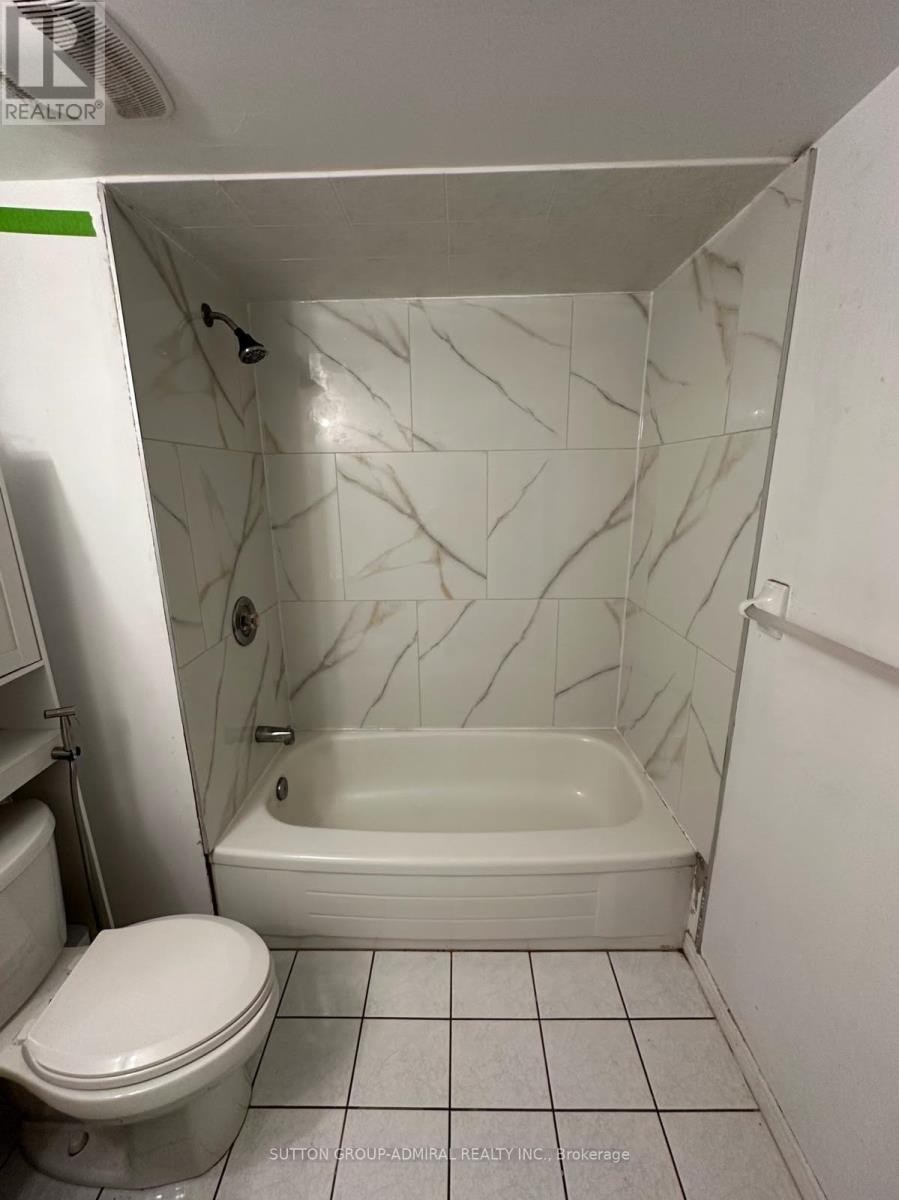 10 Charnwood Place, Markham, Ontario  L3T 5H3 - Photo 6 - N12484205