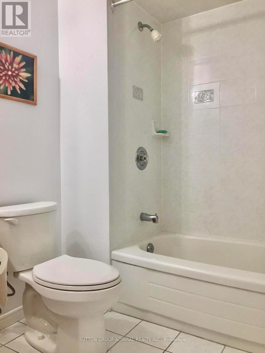 10 Charnwood Place, Markham, Ontario  L3T 5H3 - Photo 7 - N12484205