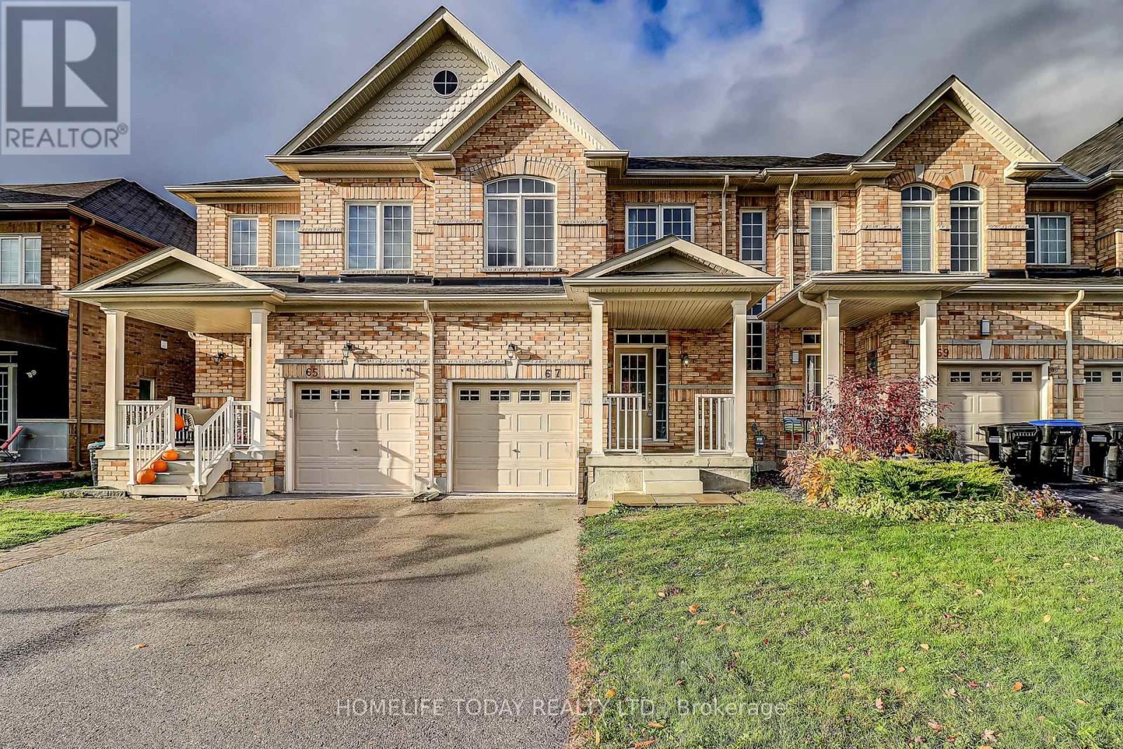 67 Daniele Crescent, Bradford West Gwillimbury (Bradford), Ontario  L3Z 0V7 - Photo 2 - N12484224