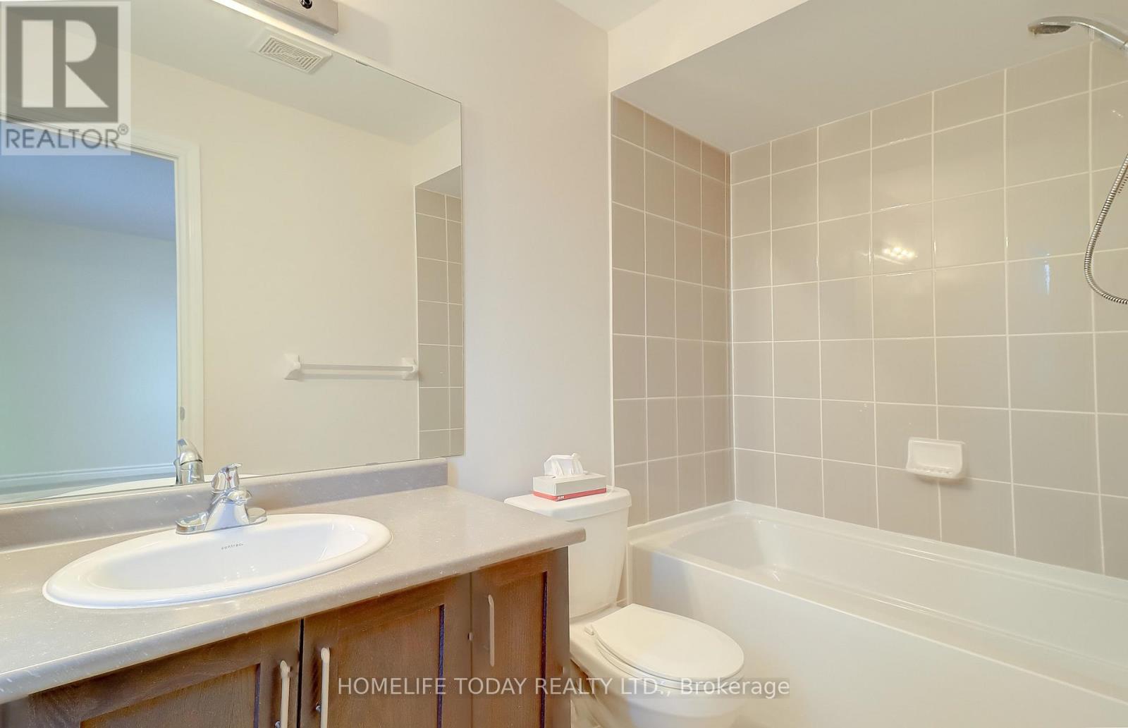 67 Daniele Crescent, Bradford West Gwillimbury (Bradford), Ontario  L3Z 0V7 - Photo 25 - N12484224