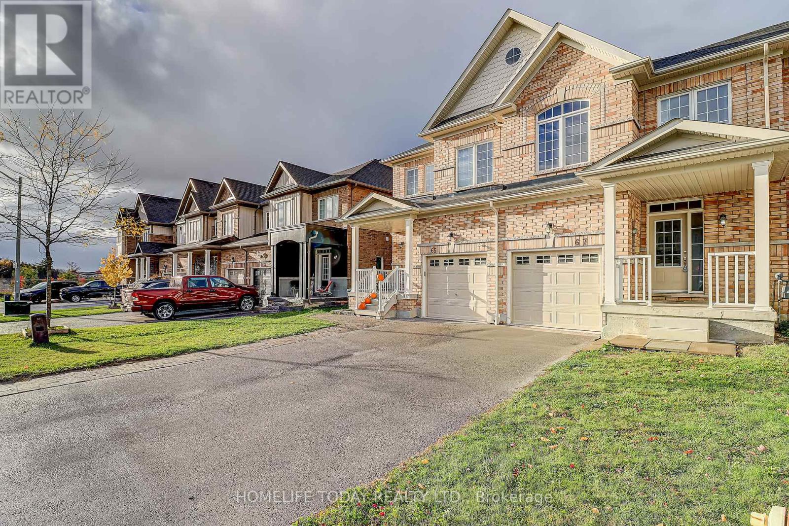 67 Daniele Crescent, Bradford West Gwillimbury (Bradford), Ontario  L3Z 0V7 - Photo 3 - N12484224