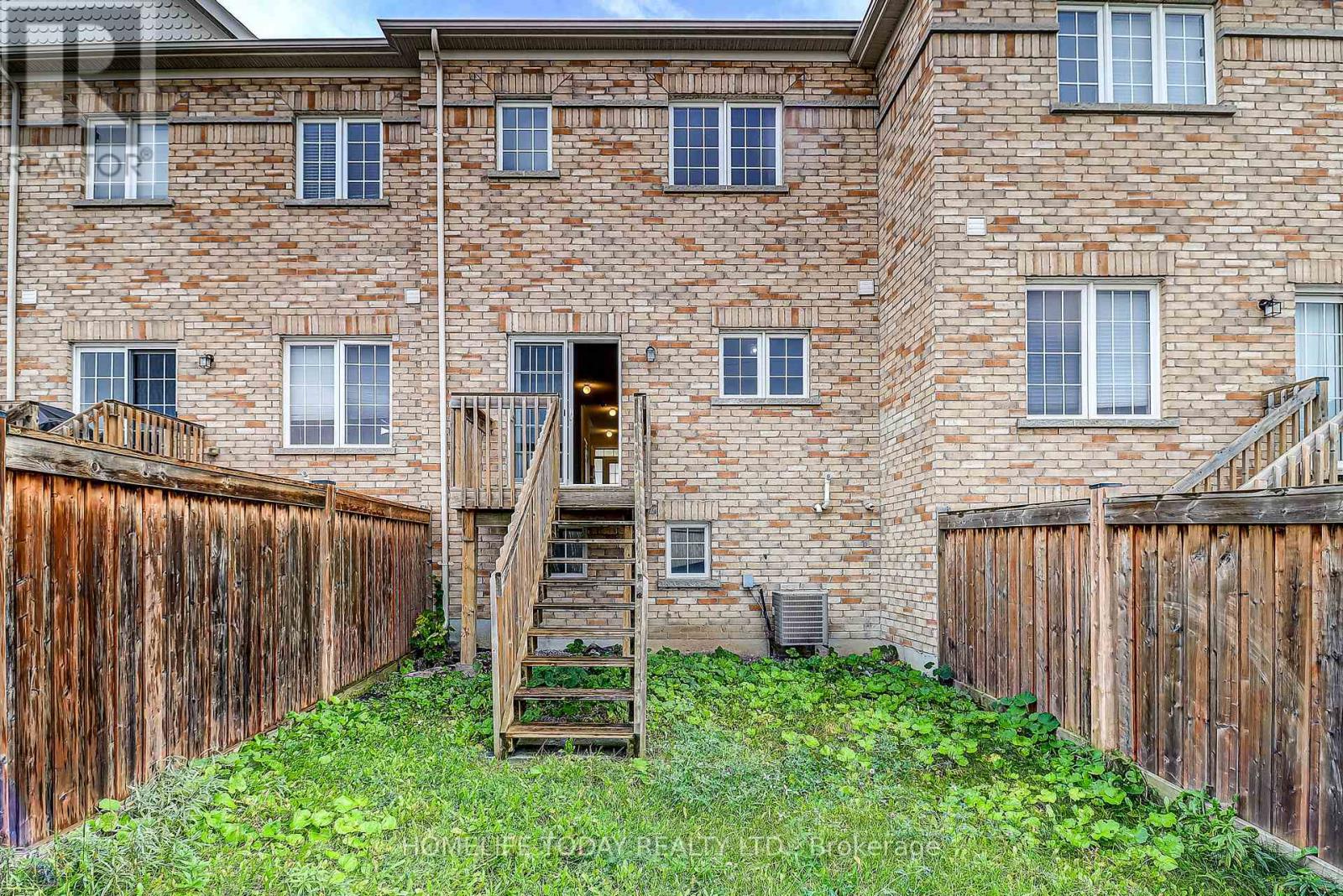 67 Daniele Crescent, Bradford West Gwillimbury (Bradford), Ontario  L3Z 0V7 - Photo 31 - N12484224