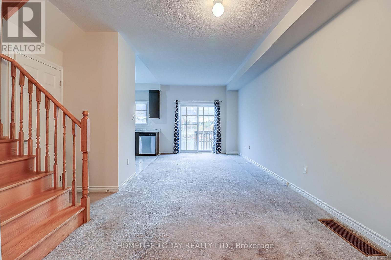 67 Daniele Crescent, Bradford West Gwillimbury (Bradford), Ontario  L3Z 0V7 - Photo 5 - N12484224