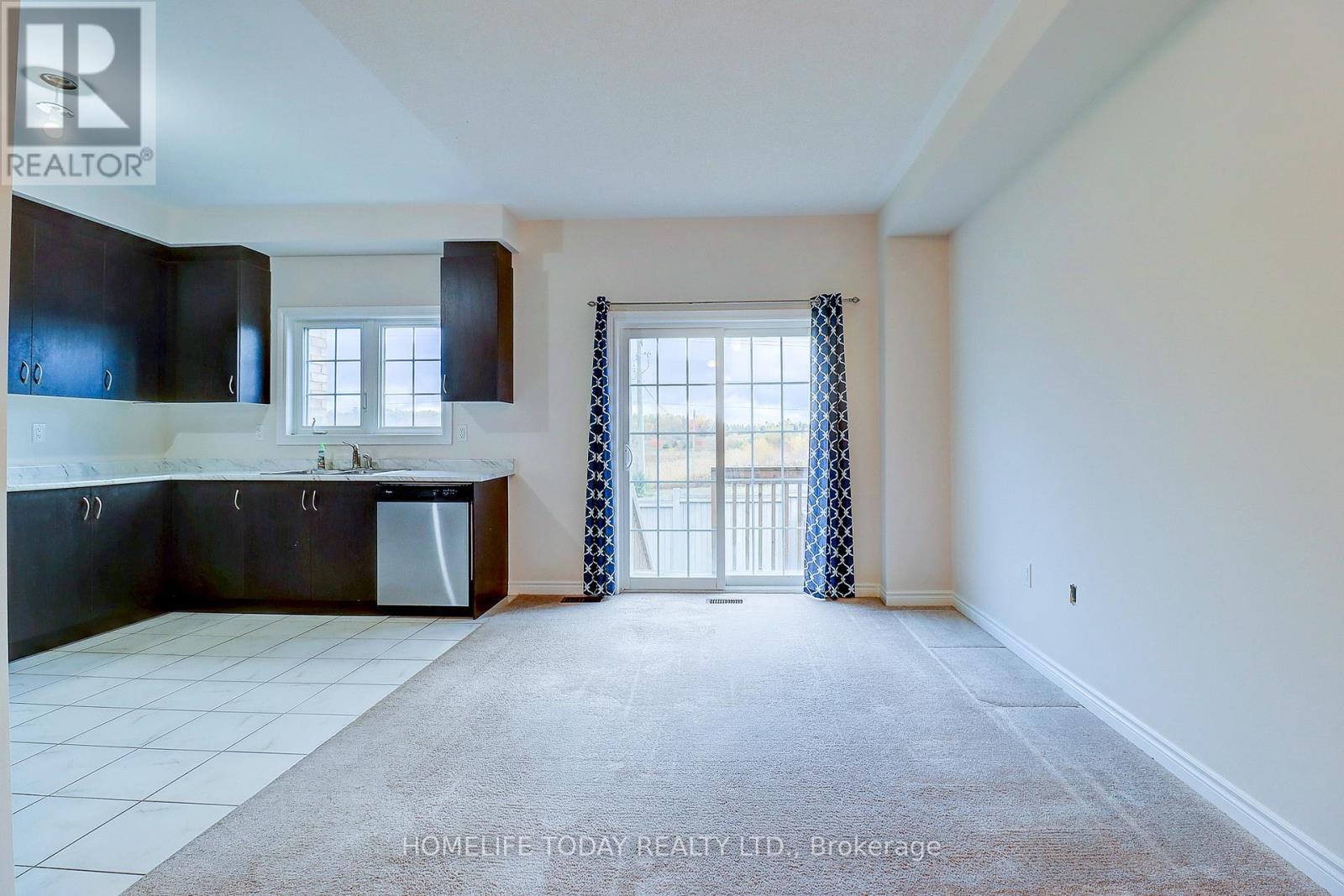 67 Daniele Crescent, Bradford West Gwillimbury (Bradford), Ontario  L3Z 0V7 - Photo 6 - N12484224