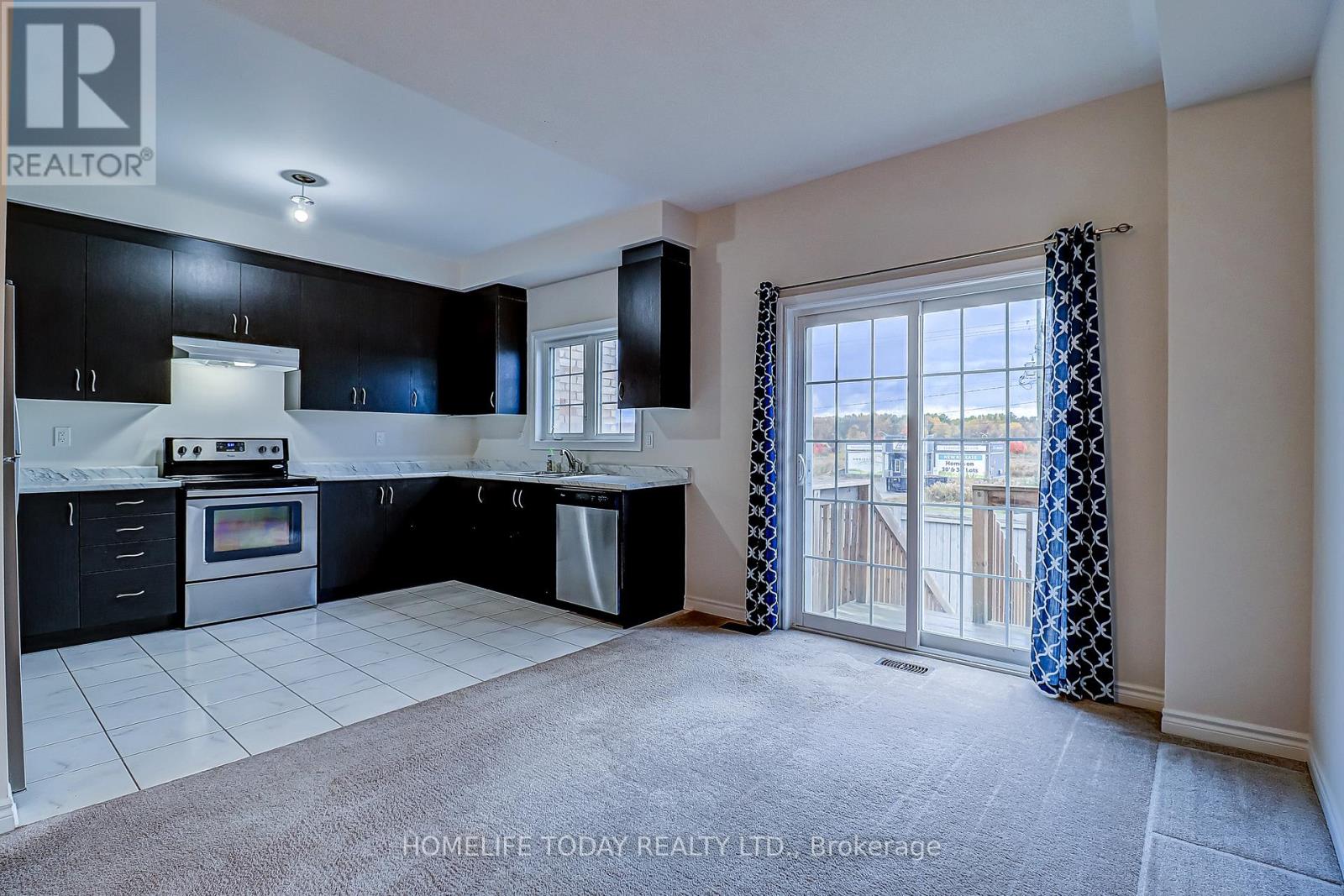 67 Daniele Crescent, Bradford West Gwillimbury (Bradford), Ontario  L3Z 0V7 - Photo 7 - N12484224
