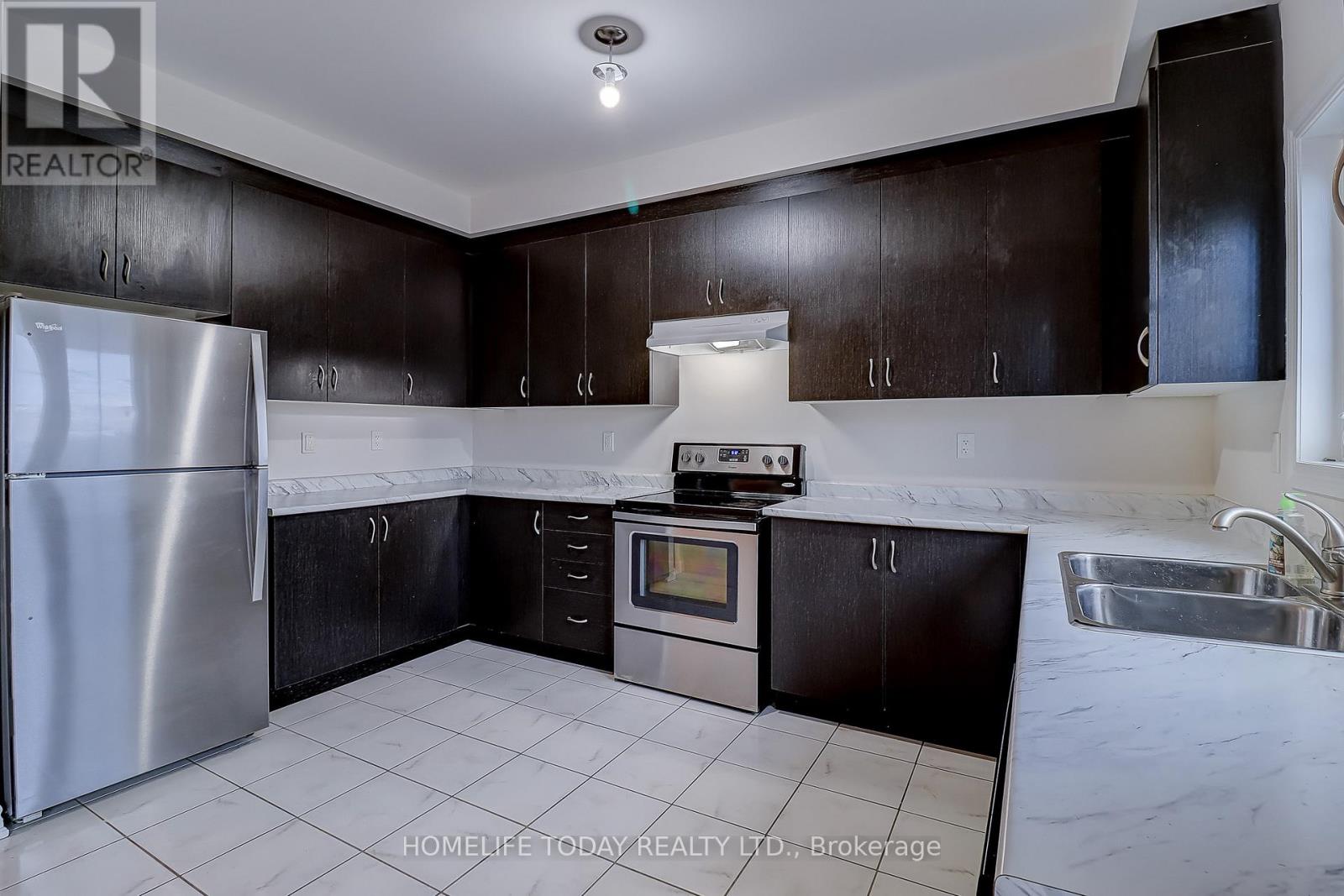 67 Daniele Crescent, Bradford West Gwillimbury (Bradford), Ontario  L3Z 0V7 - Photo 9 - N12484224