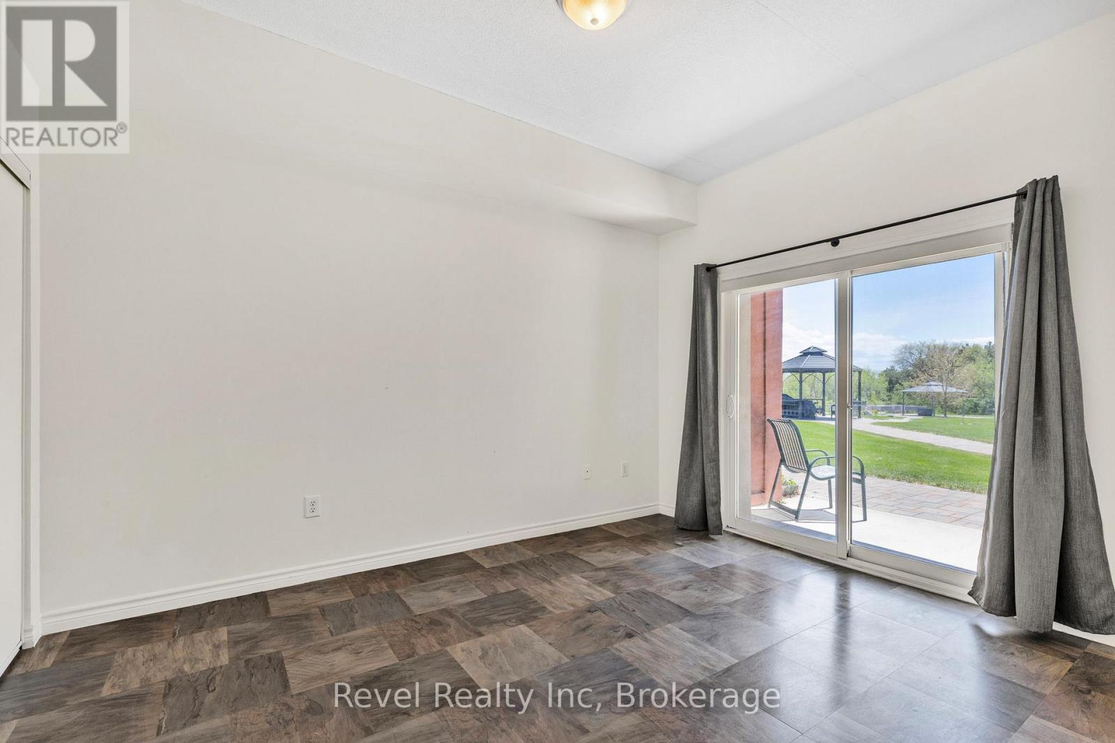 105 - 333 Lafontaine Road W, Tiny, Ontario  L9M 0H1 - Photo 7 - S12484253