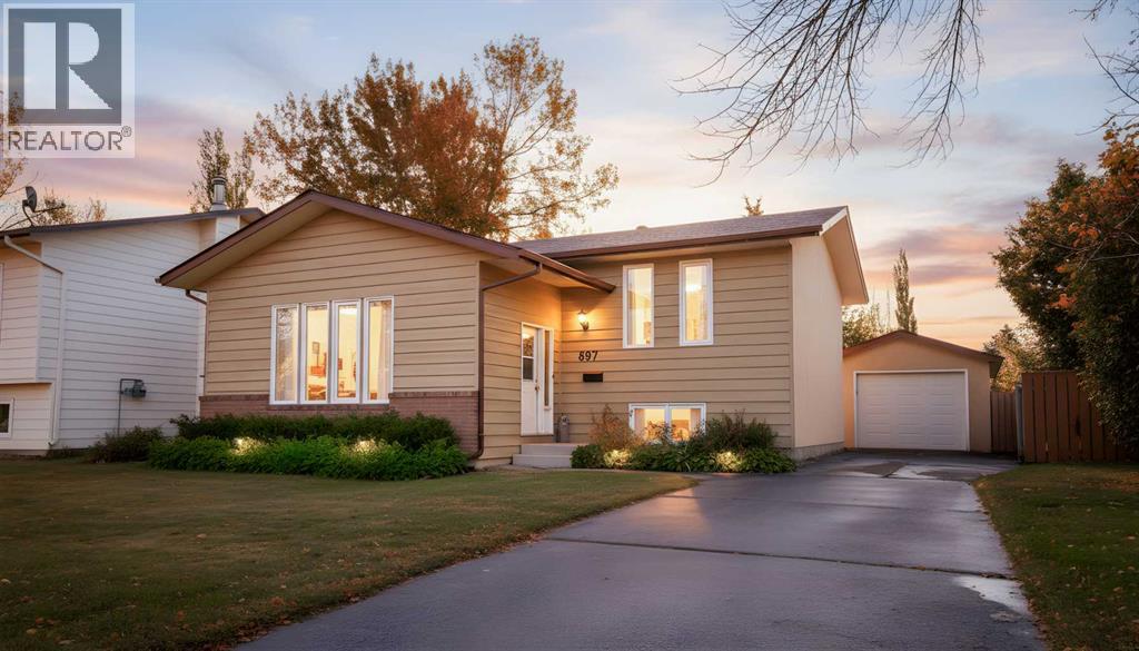 897 Red Crow Boulevard W, Lethbridge, Alberta
