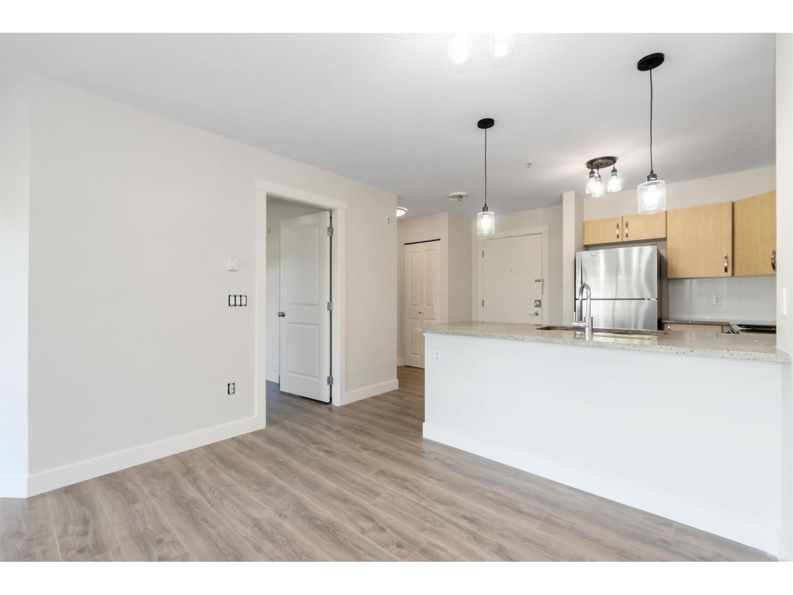 216 13555 Gateway Drive, Surrey, British Columbia  V3T 0B5 - Photo 8 - R3062139