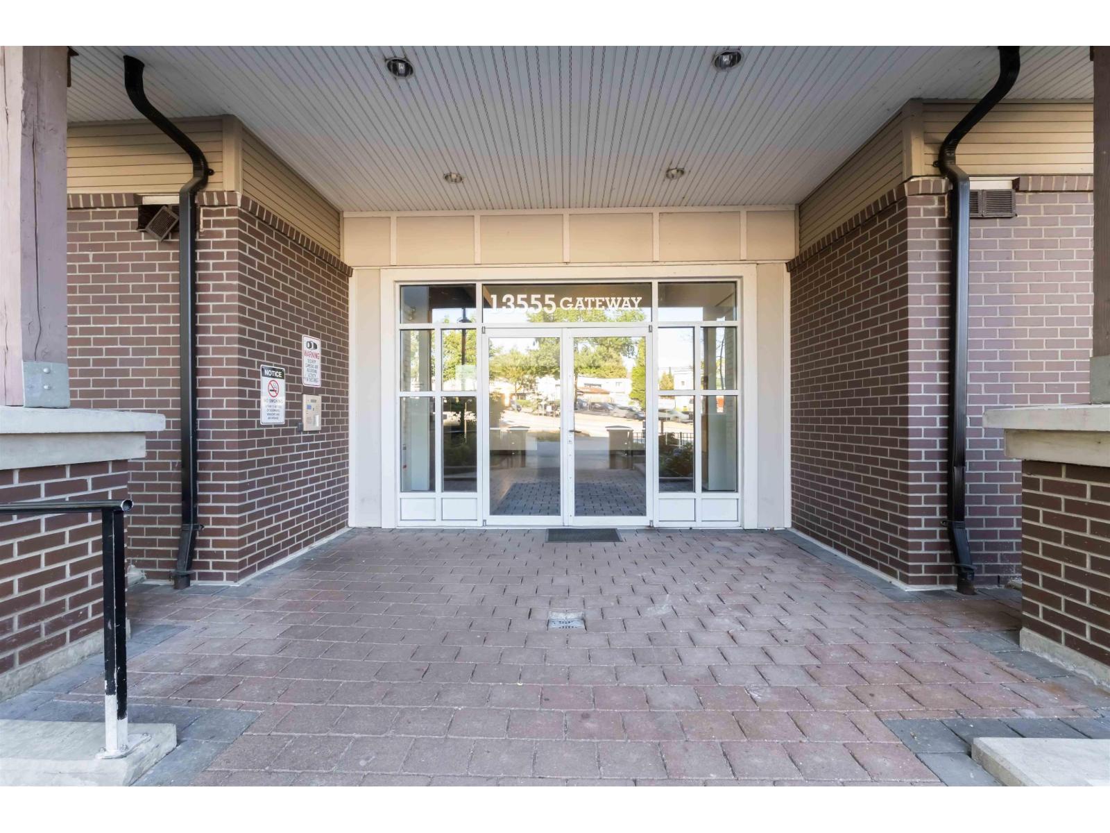 216 13555 Gateway Drive, Surrey, British Columbia  V3T 0B5 - Photo 3 - R3062139