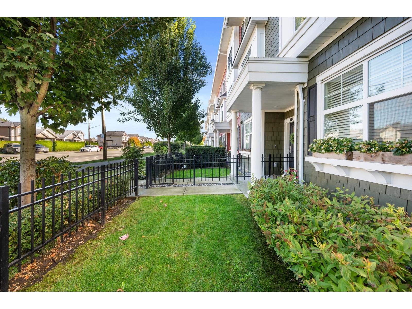 23 27735 Roundhouse Drive, Abbotsford, British Columbia  V4X 0A2 - Photo 4 - R3062001