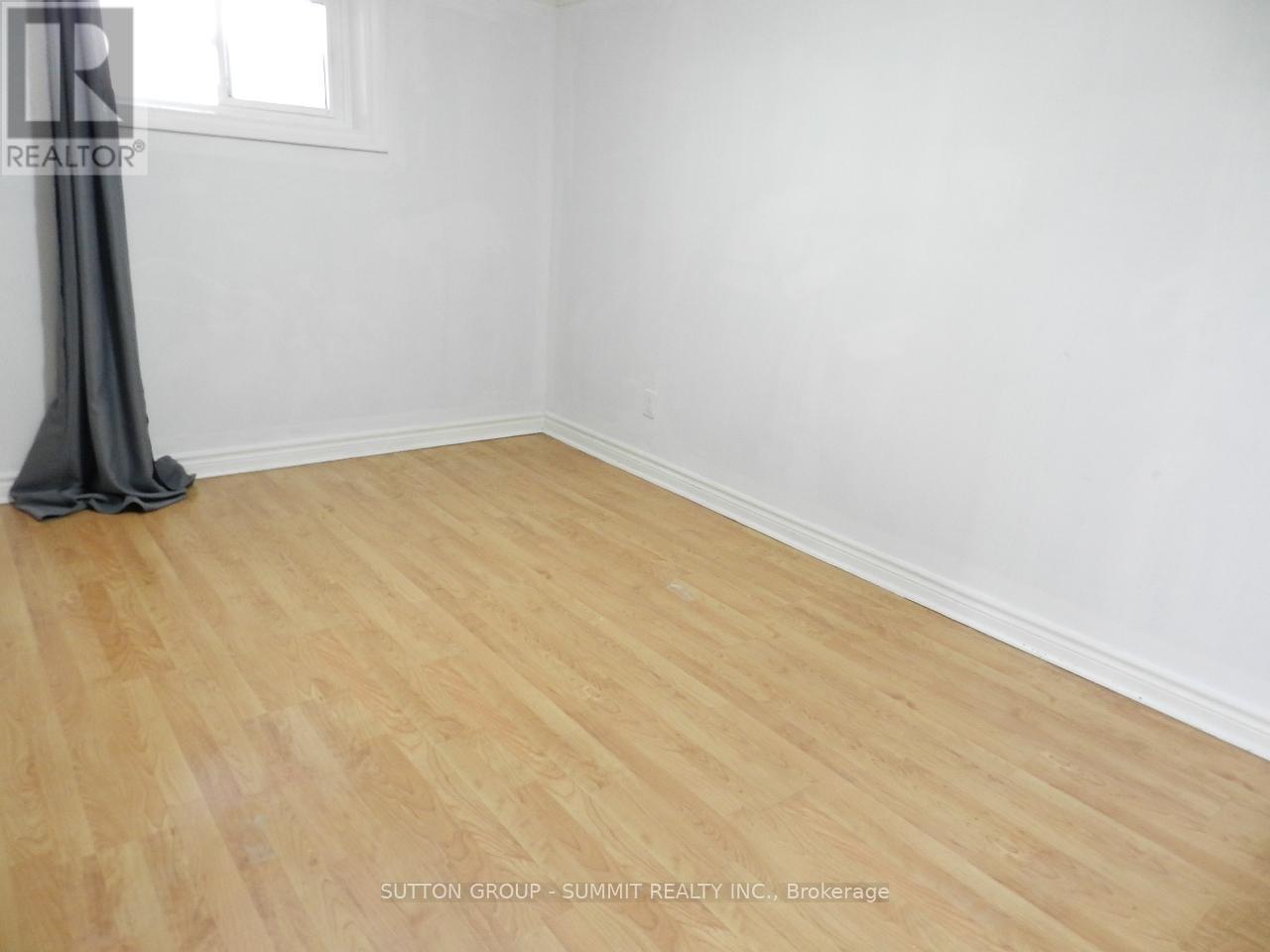 Lower - 3406 Ellengale Drive, Mississauga, Ontario  L5C 1Z4 - Photo 3 - W12484156