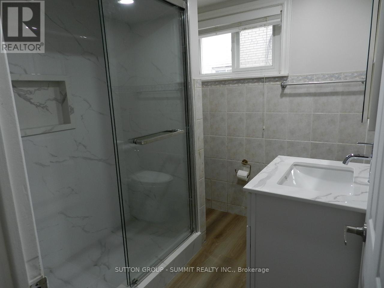 Lower - 3406 Ellengale Drive, Mississauga, Ontario  L5C 1Z4 - Photo 6 - W12484156