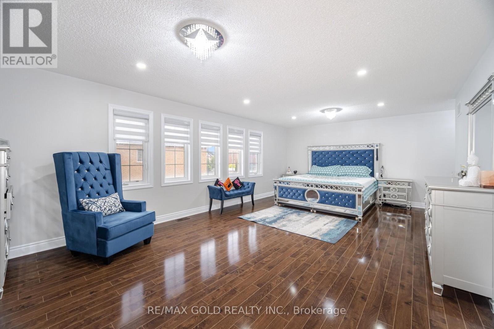 2 Belleville Drive, Brampton, Ontario  L6P 1V7 - Photo 21 - W12484166