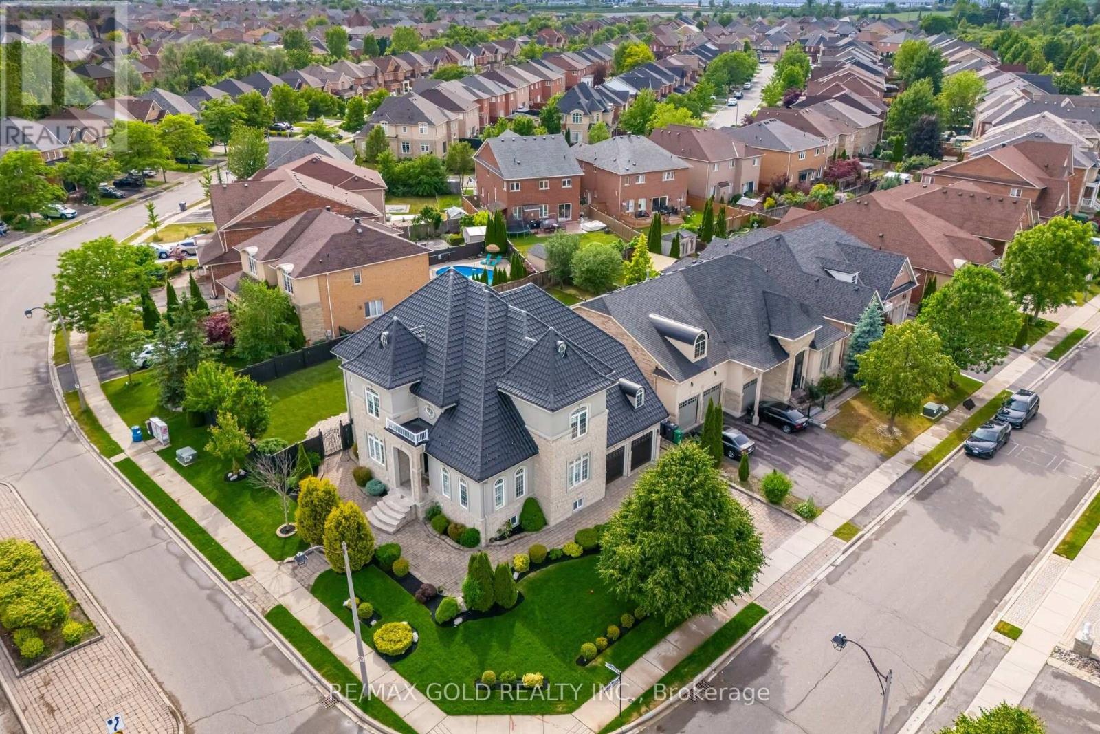 2 Belleville Drive, Brampton, Ontario  L6P 1V7 - Photo 45 - W12484166