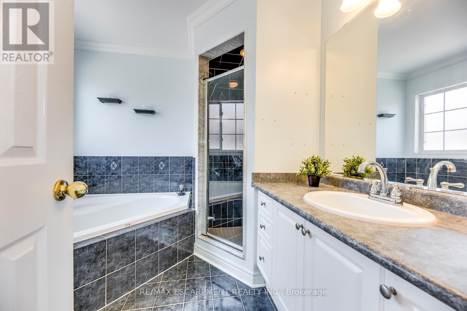 2417 West Ham Road, Oakville, Ontario  L6M 3X6 - Photo 29 - W12484186
