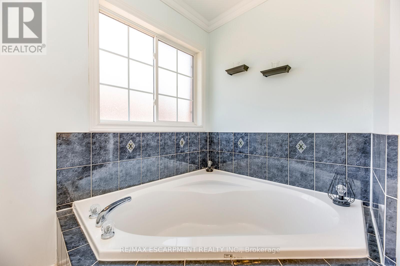 2417 West Ham Road, Oakville, Ontario  L6M 3X6 - Photo 30 - W12484186