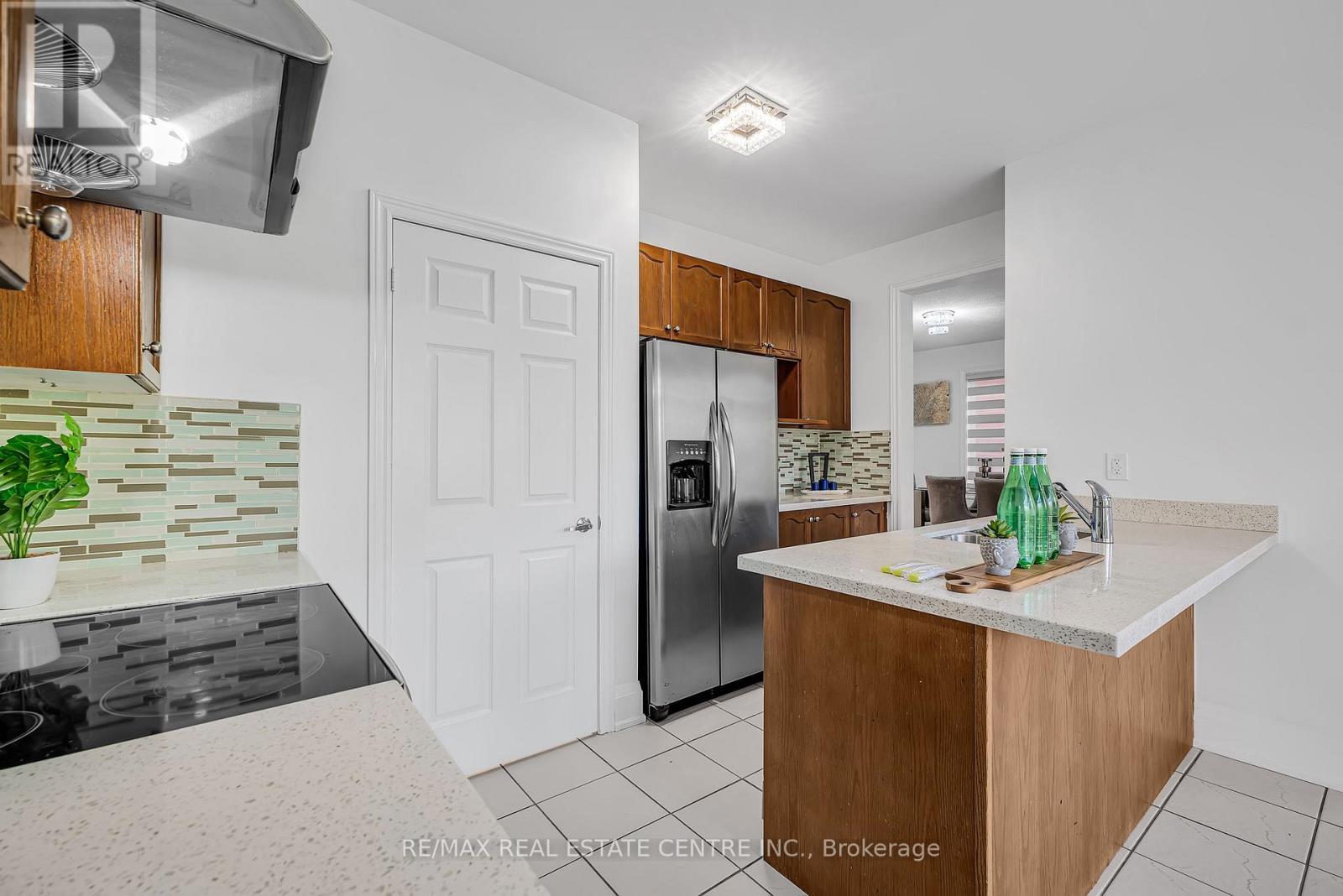 425 Bussel Crescent, Milton, Ontario  L9T 0W7 - Photo 19 - W12484189