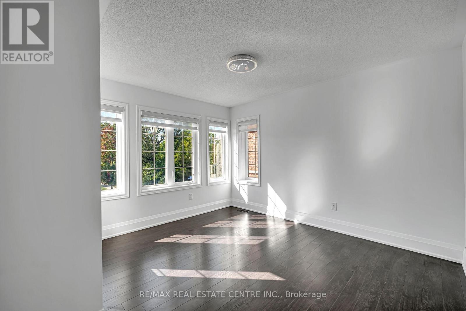425 Bussel Crescent, Milton, Ontario  L9T 0W7 - Photo 30 - W12484189