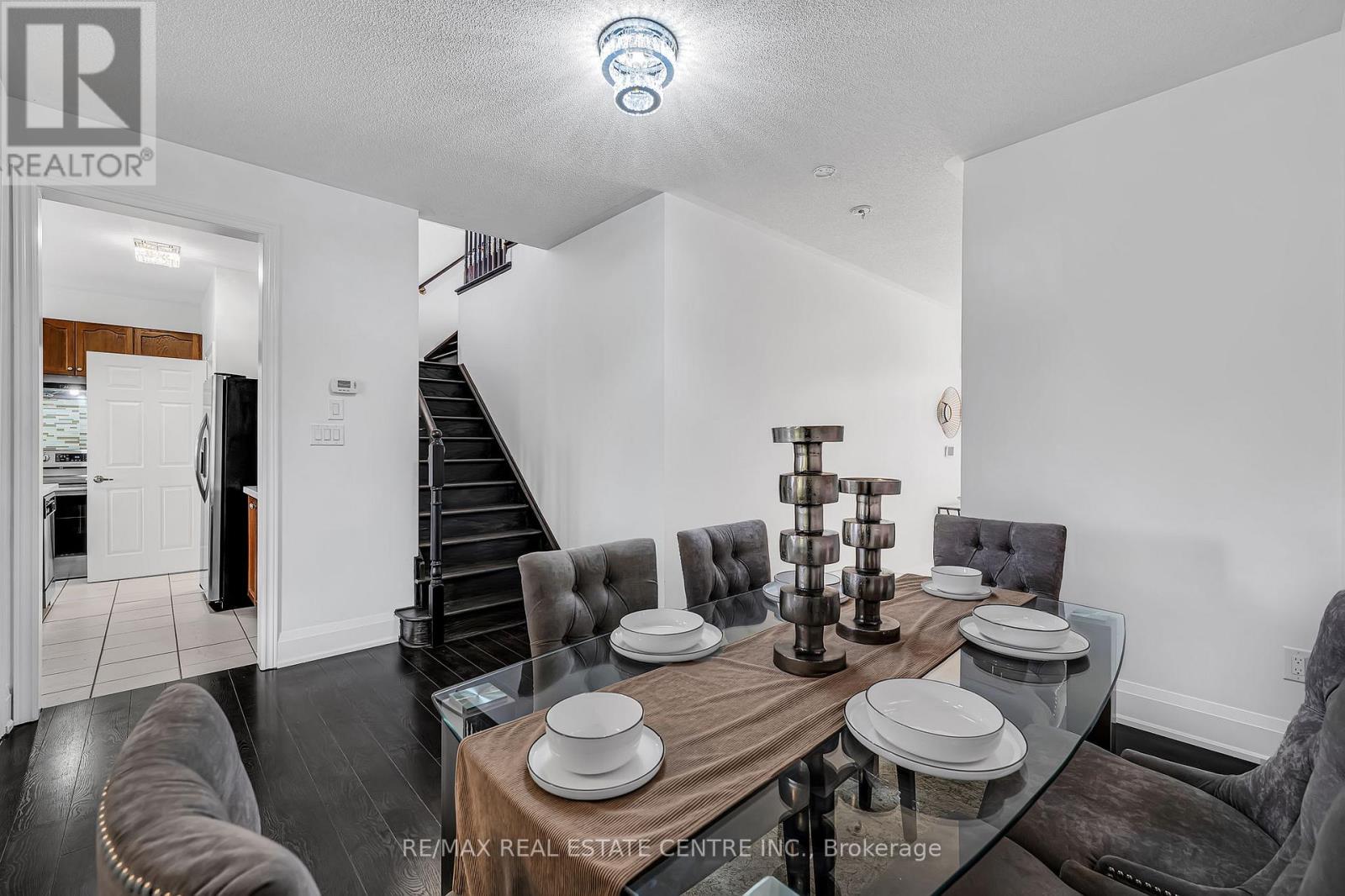 425 Bussel Crescent, Milton, Ontario  L9T 0W7 - Photo 9 - W12484189