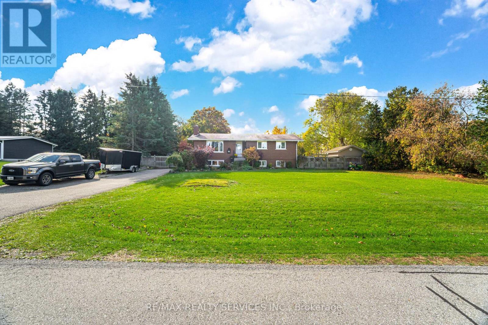 32 Caledon Street, Caledon, Ontario  L7K 0E2 - Photo 3 - W12484192