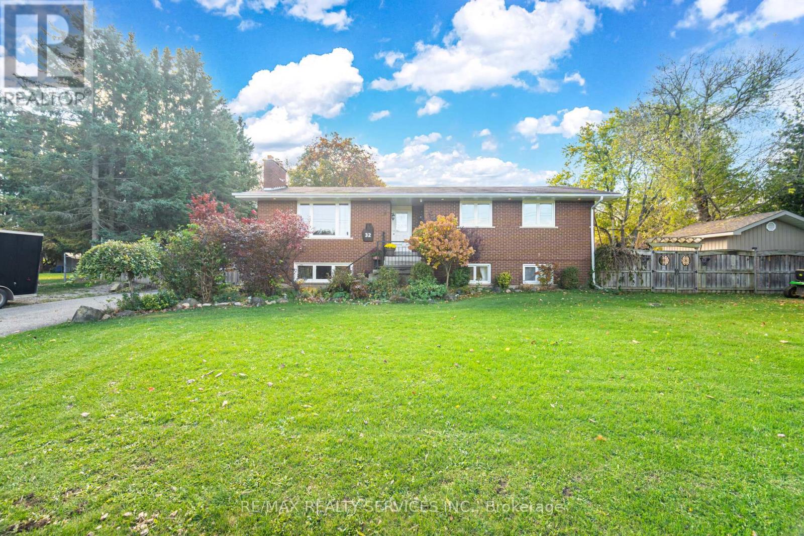 32 Caledon Street, Caledon, Ontario  L7K 0E2 - Photo 4 - W12484192