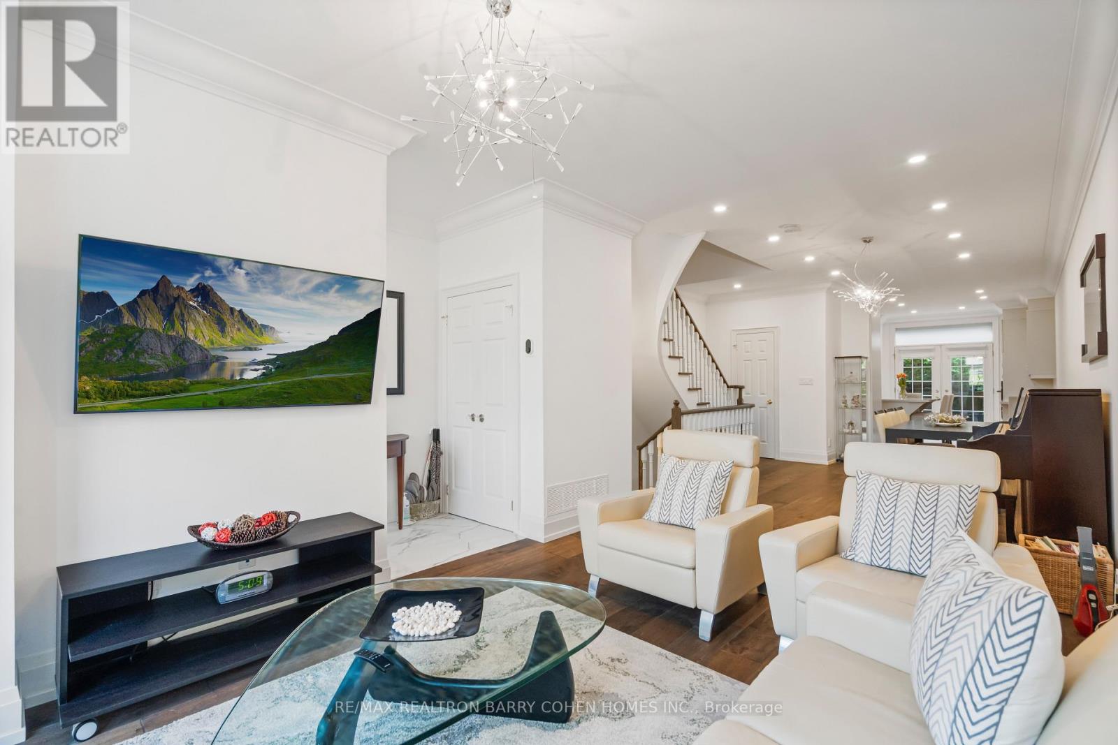 544c Scarlett Road, Toronto, Ontario  M9P 2S2 - Photo 7 - W12484196
