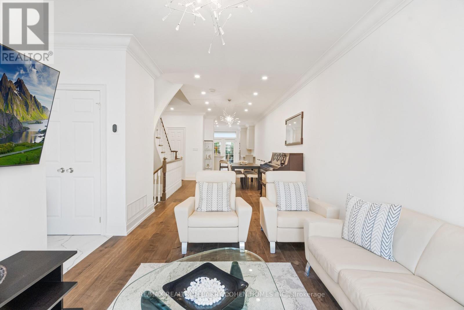 544c Scarlett Road, Toronto, Ontario  M9P 2S2 - Photo 9 - W12484196