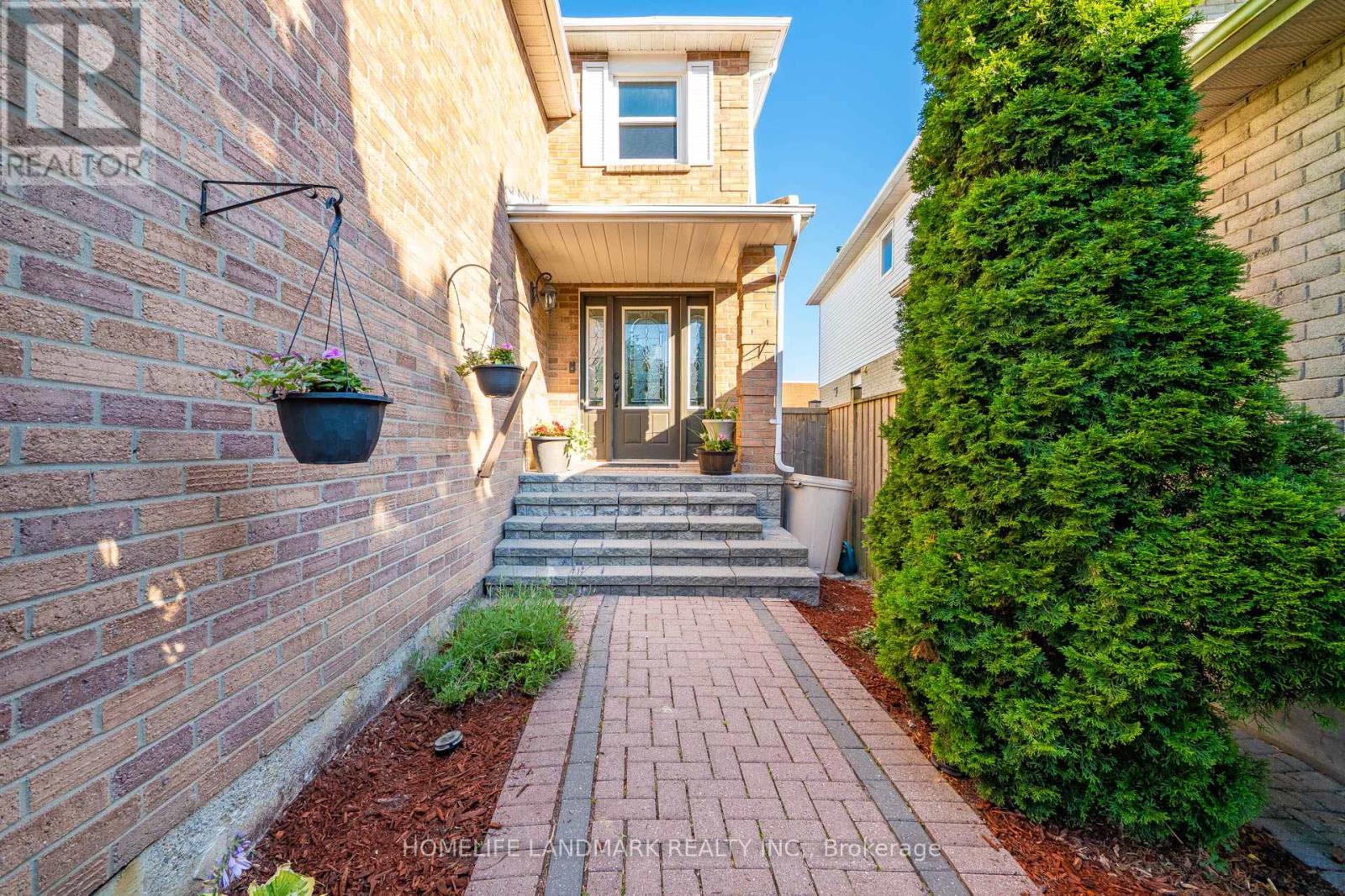 1544 Kirkrow Crescent, Mississauga, Ontario  L5M 3Y8 - Photo 4 - W12484207