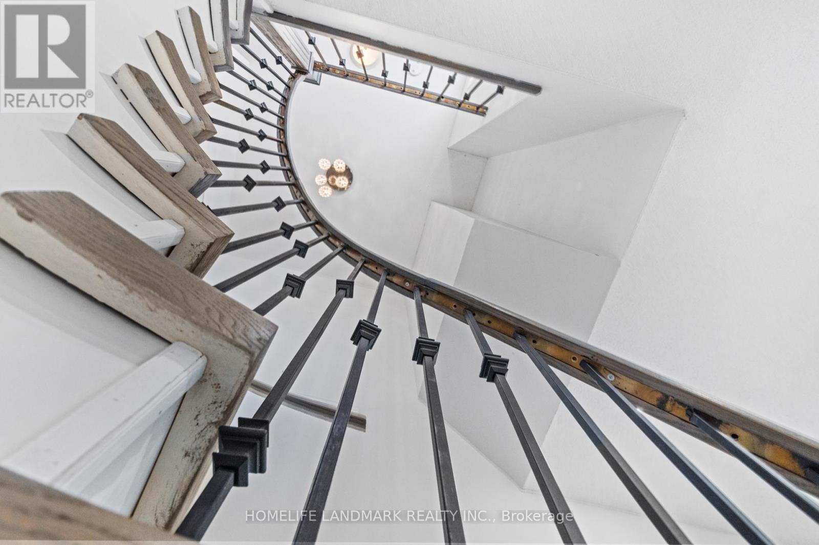 1544 Kirkrow Crescent, Mississauga, Ontario  L5M 3Y8 - Photo 5 - W12484207