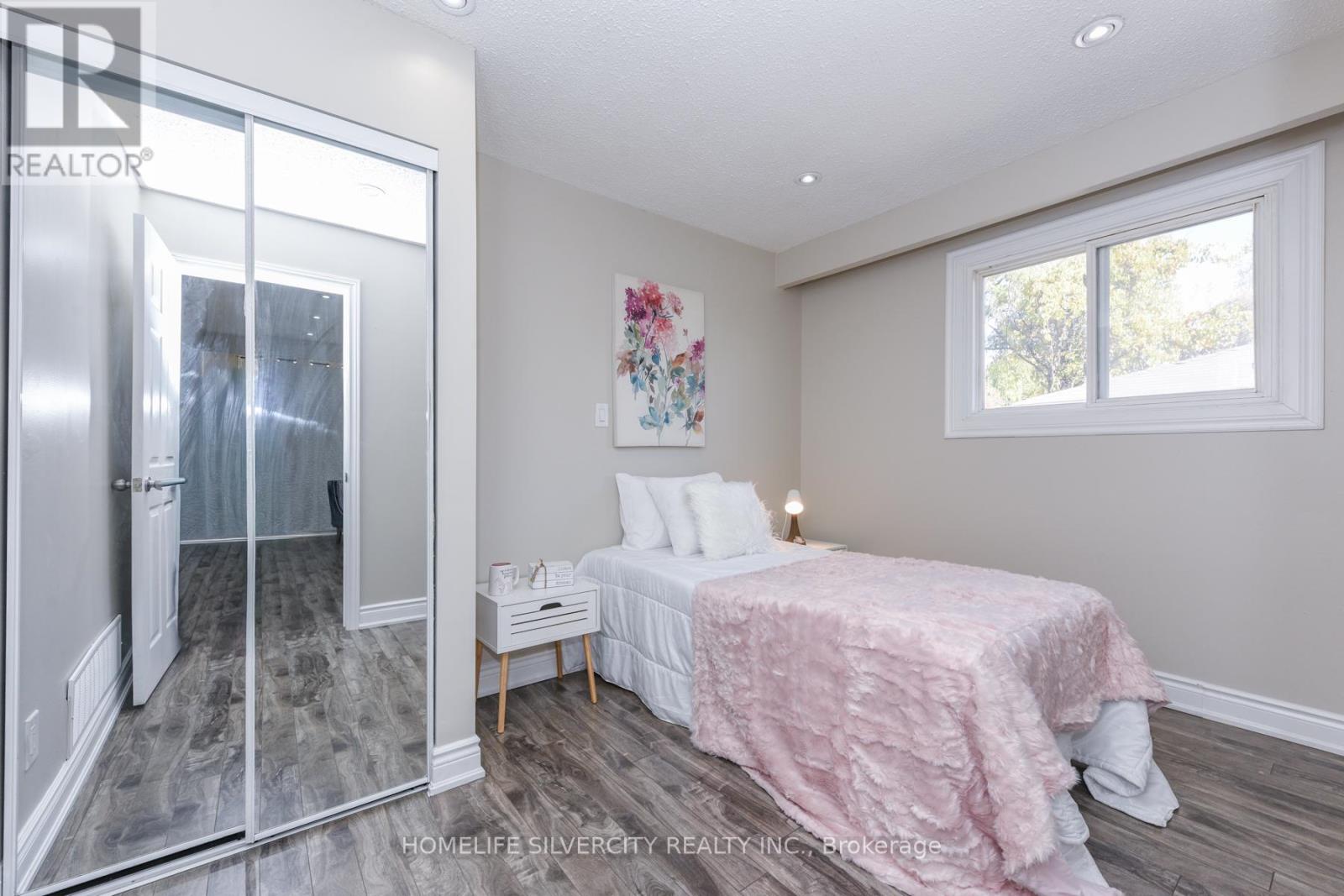 3701 Keenan Crescent, Mississauga, Ontario  L4T 3M1 - Photo 10 - W12484230