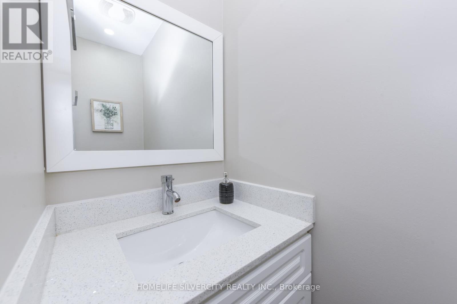 3701 Keenan Crescent, Mississauga, Ontario  L4T 3M1 - Photo 11 - W12484230