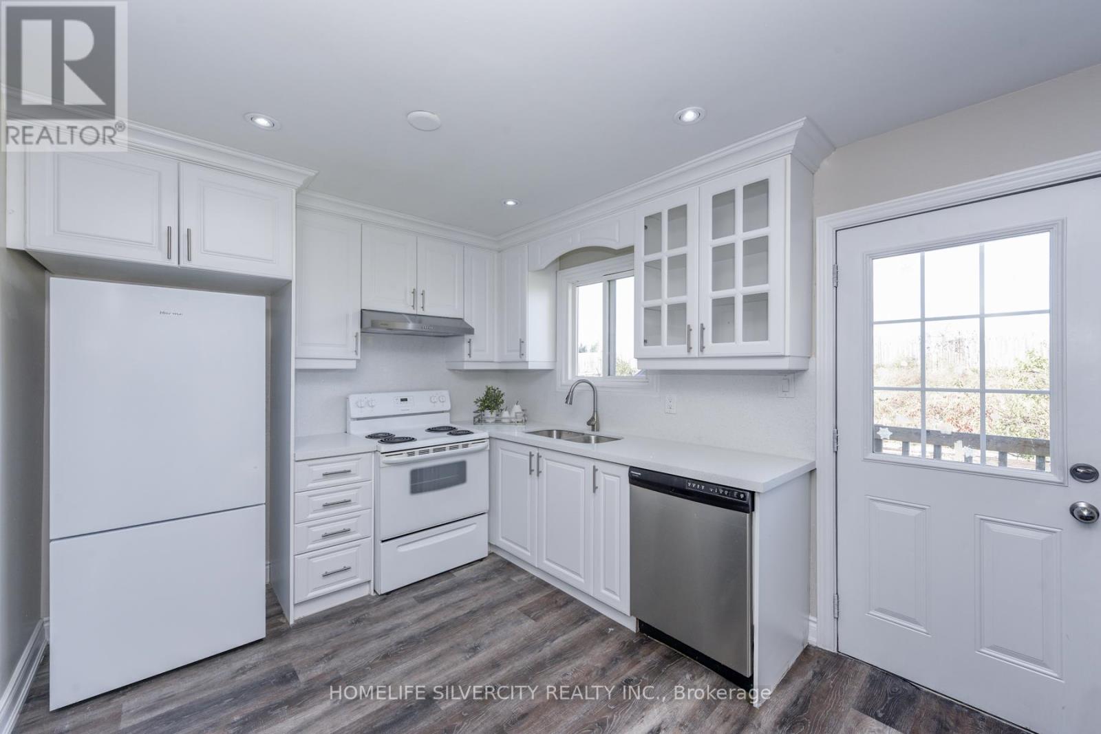 3701 Keenan Crescent, Mississauga, Ontario  L4T 3M1 - Photo 14 - W12484230