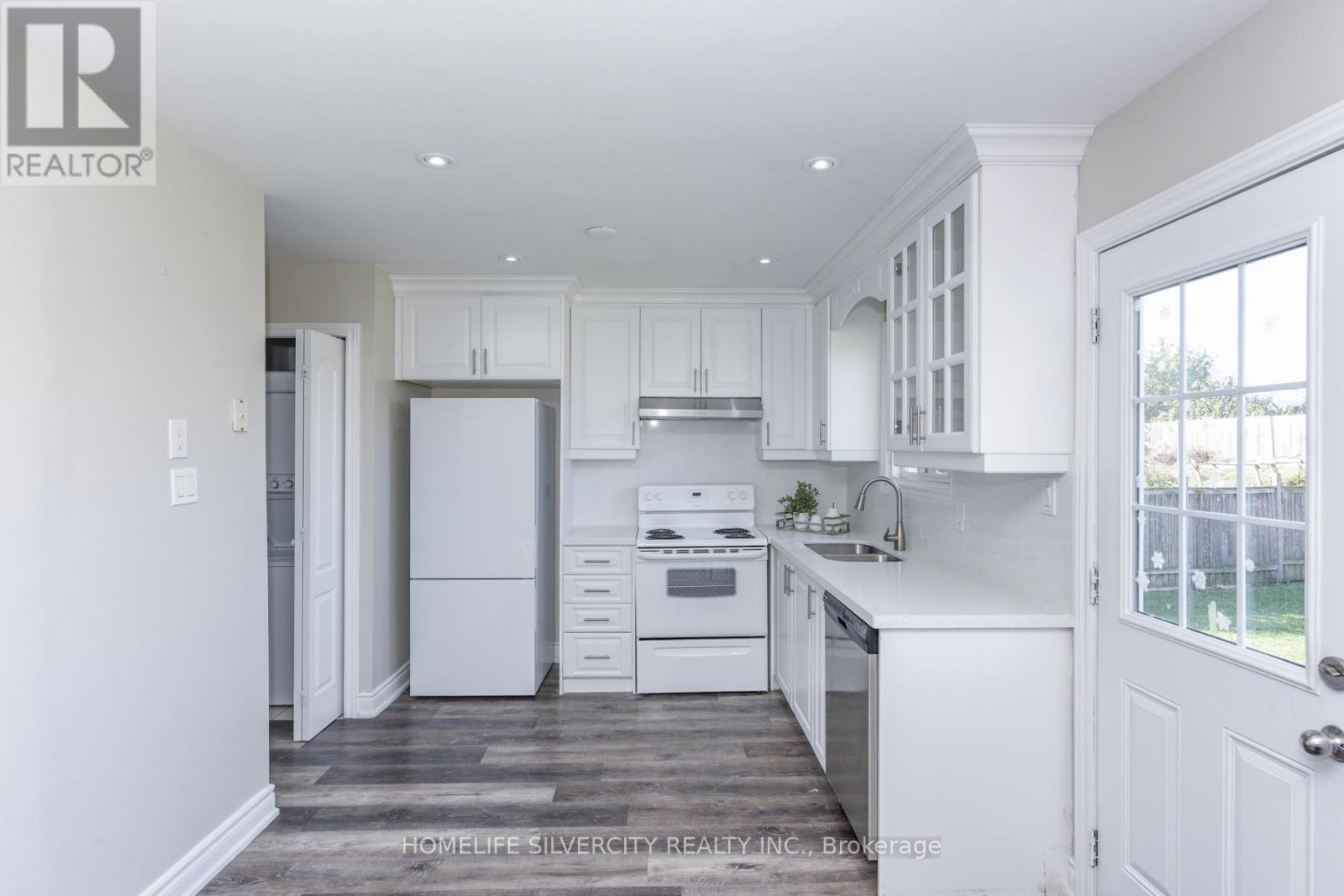 3701 Keenan Crescent, Mississauga, Ontario  L4T 3M1 - Photo 16 - W12484230