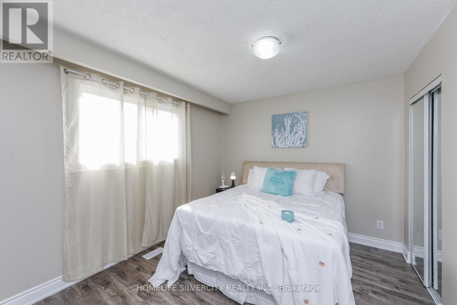 3701 Keenan Crescent, Mississauga, Ontario  L4T 3M1 - Photo 19 - W12484230