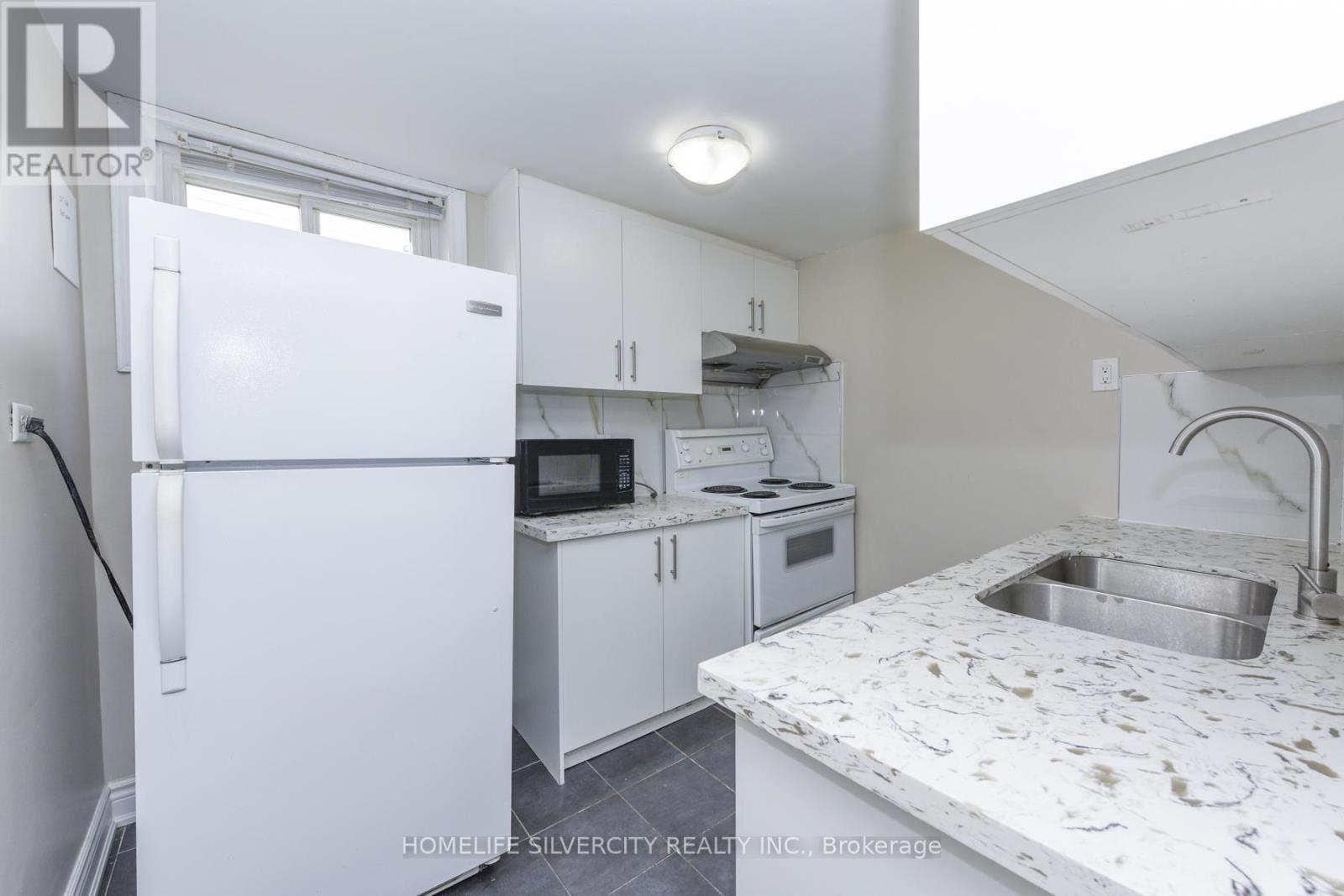 3701 Keenan Crescent, Mississauga, Ontario  L4T 3M1 - Photo 39 - W12484230