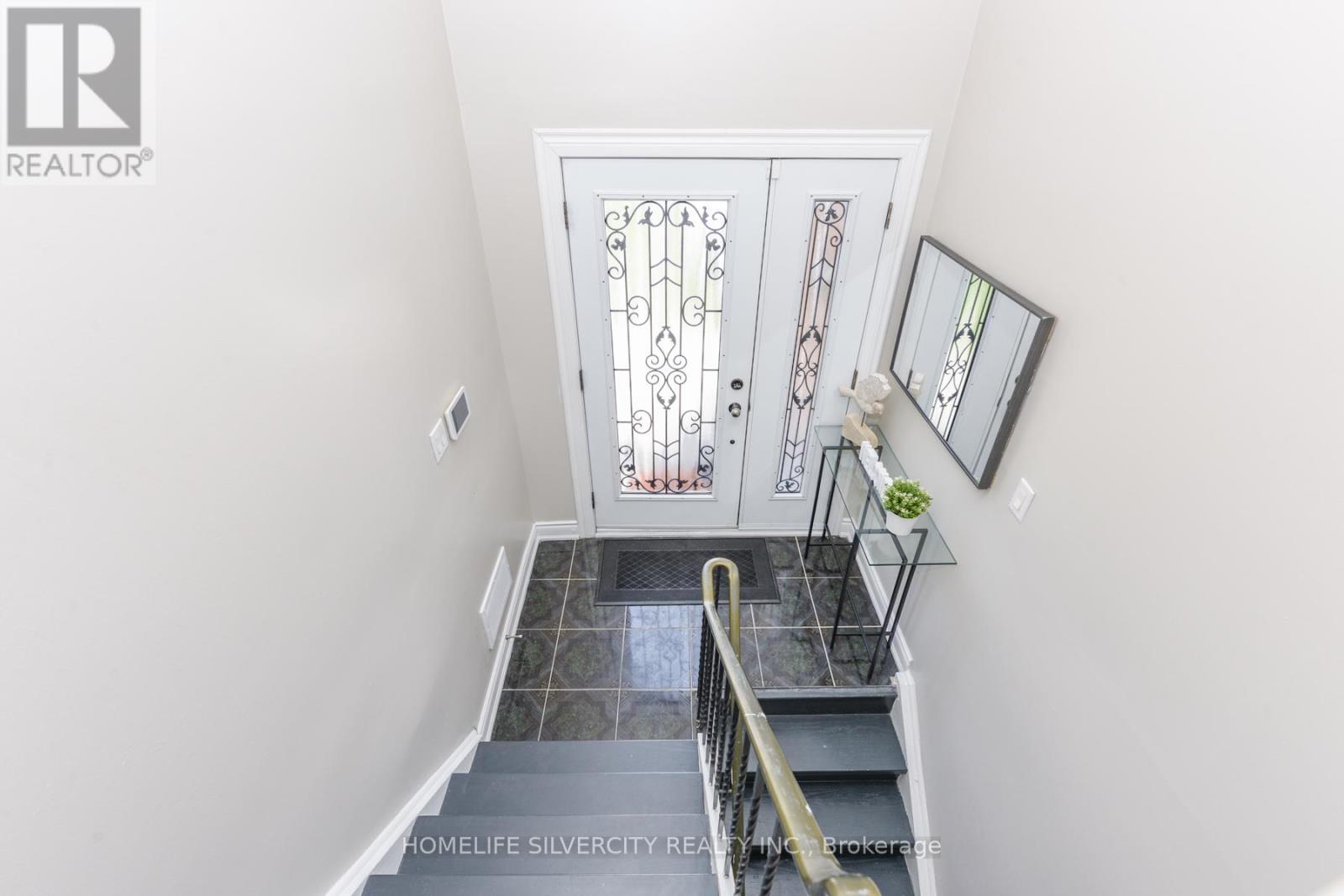 3701 Keenan Crescent, Mississauga, Ontario  L4T 3M1 - Photo 5 - W12484230