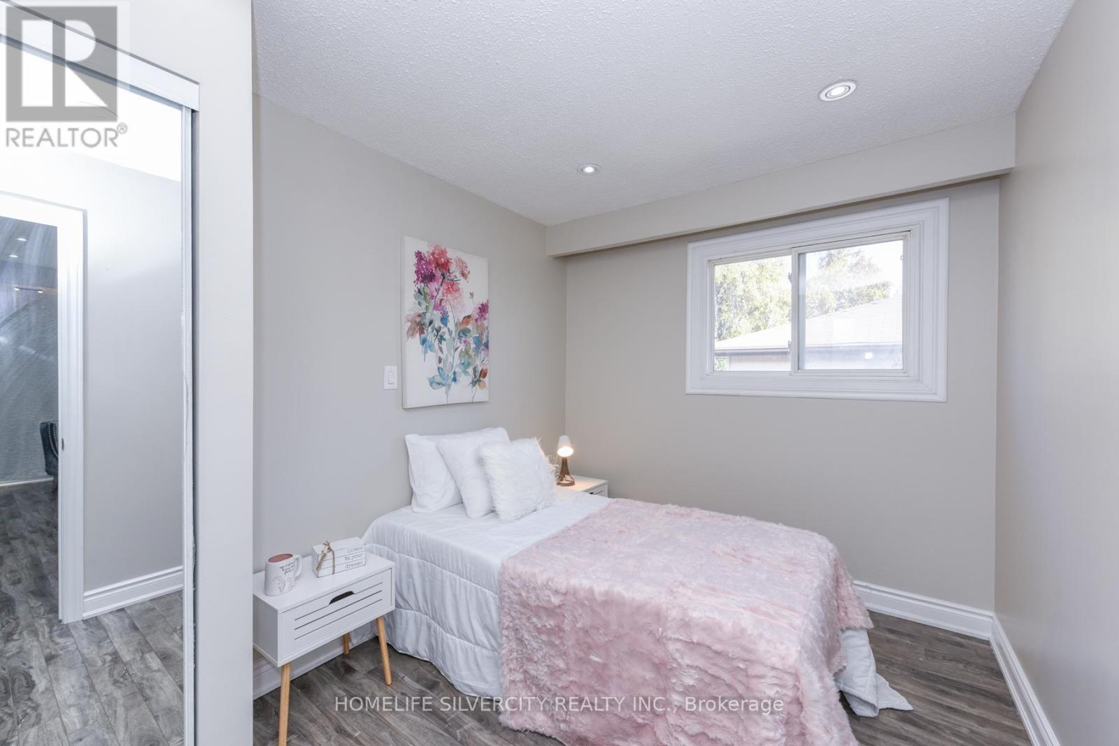 3701 Keenan Crescent, Mississauga, Ontario  L4T 3M1 - Photo 8 - W12484230