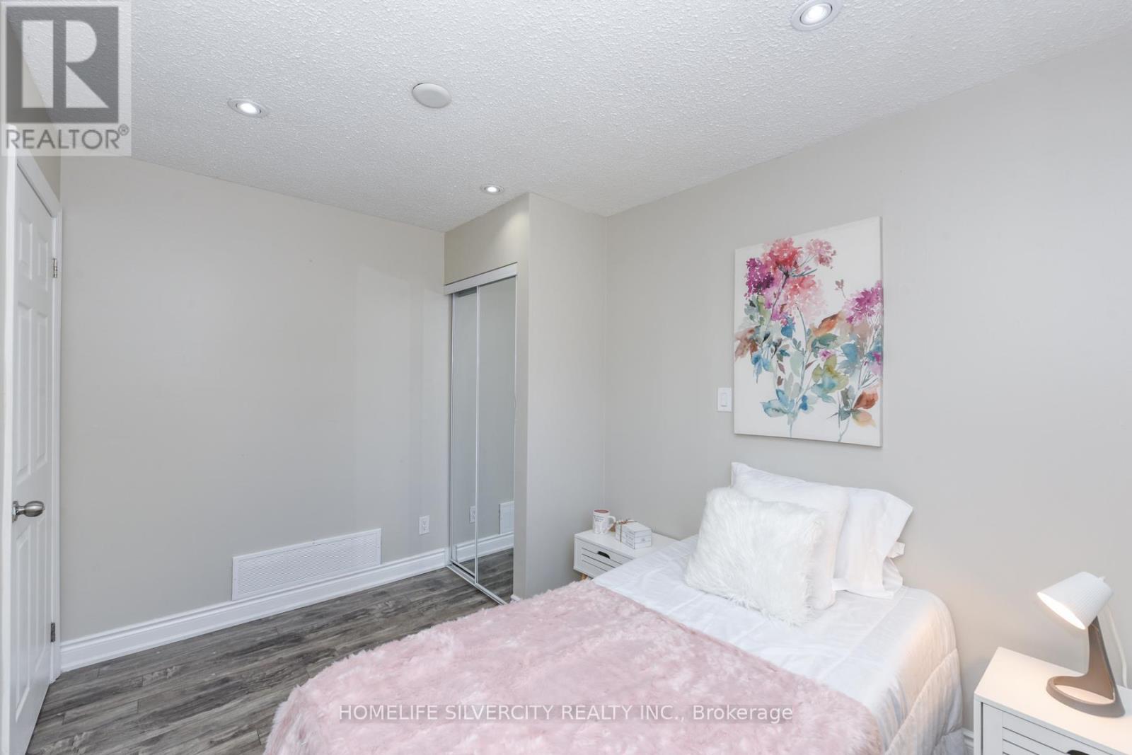 3701 Keenan Crescent, Mississauga, Ontario  L4T 3M1 - Photo 9 - W12484230