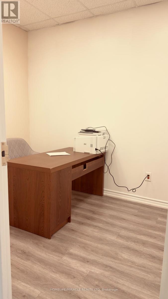 413 - 2250 Bovaird Drive, Brampton, Ontario  L6R 0W3 - Photo 4 - W12481698