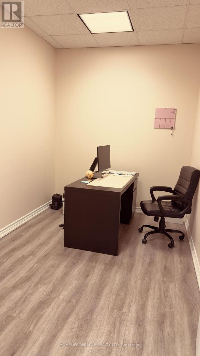 413 - 2250 Bovaird Drive, Brampton, Ontario  L6R 0W3 - Photo 6 - W12481698